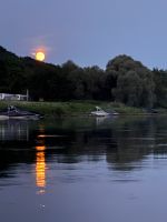 vollmond-orange-spiegelung-fluss