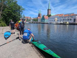 pause-an-luebecker-kaimauer